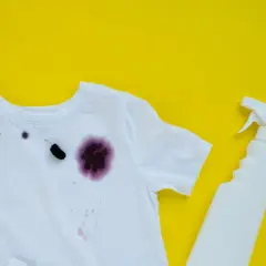 Jak usunąć plamę z atramentu? Szybki ratunek dla Twojej bluzy!