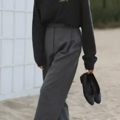 Czarna bluza i jakie spodnie? 70+ pomysłów na modne stylizacje!