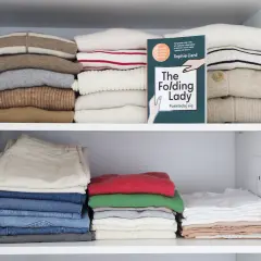 Opanuj składanie bluz: Mniej miejsca, zero zagnieceń!