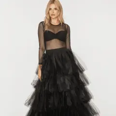 Jaka bluzka do tiulowej spódnicy? Stylizacje na każdą okazję!