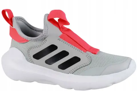 Szary but dziecięcy Adidas z różowymi elementami i trzema czarnymi paskami.